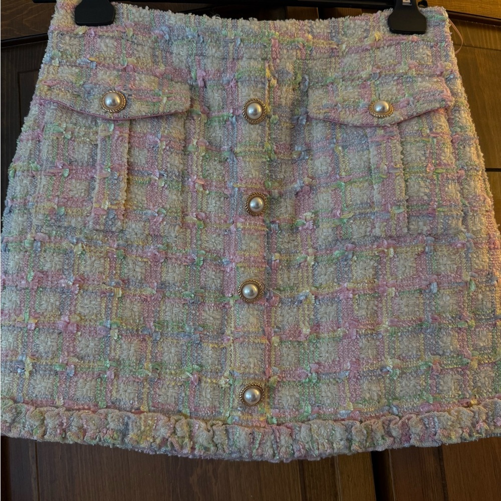 Chic Tweed Mini Skirt with Pearl Buttons